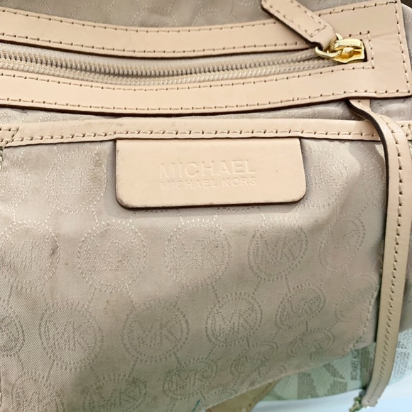 Michael Kors Monogram Vanilla shoulder handbag - Picture 8 of 10